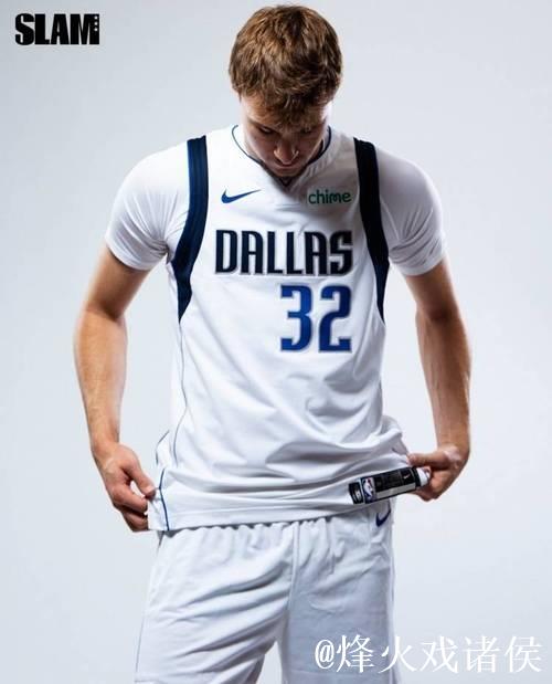 弗拉格左手突破上篮得分，首节高效砍下14分2篮板2助攻